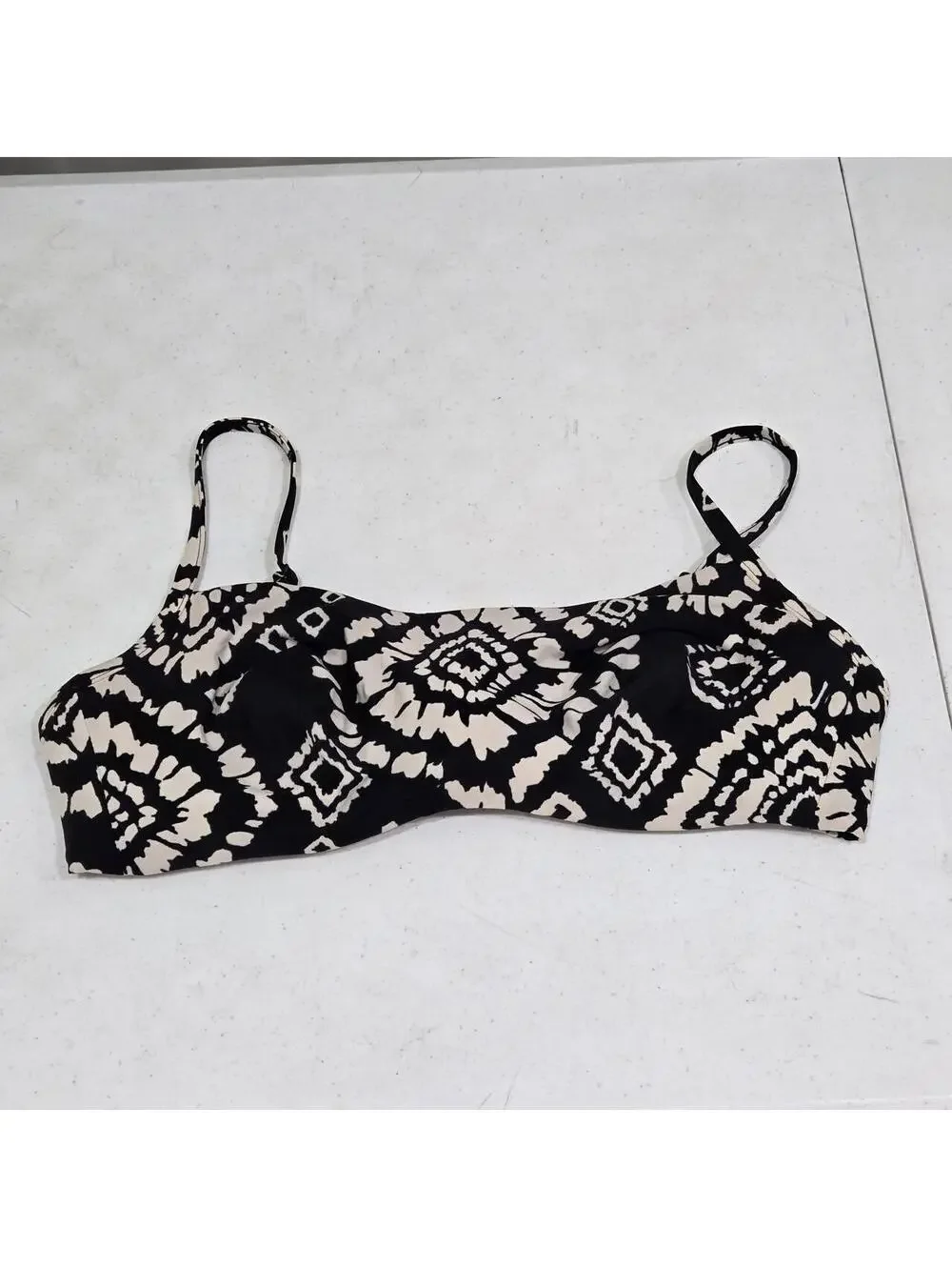 -Black and white bikini top